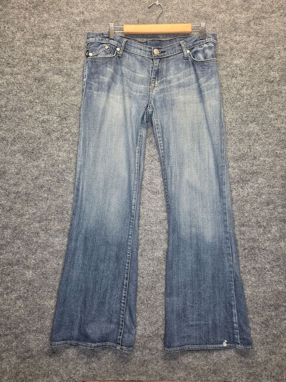 Rock & Republic Jeans Womens 32 Blue Flare Distressed Embroidered Denim Retro